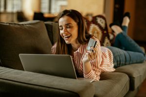 Kredīti online Naudas aizdevumi internetā